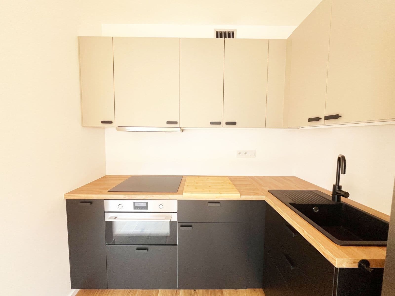 Pronájem bytu 1+kk 37 m², U Komína, Praha, Praha Pronájem bytu 1+kk 37 m², U Komína, Praha, Praha