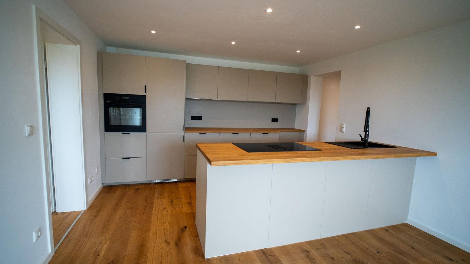 Prodej bytu 4+1 83 m², Schaffhauser Straße 16, München, Bavorsko Prodej bytu 4+1 83 m², Schaffhauser Straße 16, München, Bavorsko