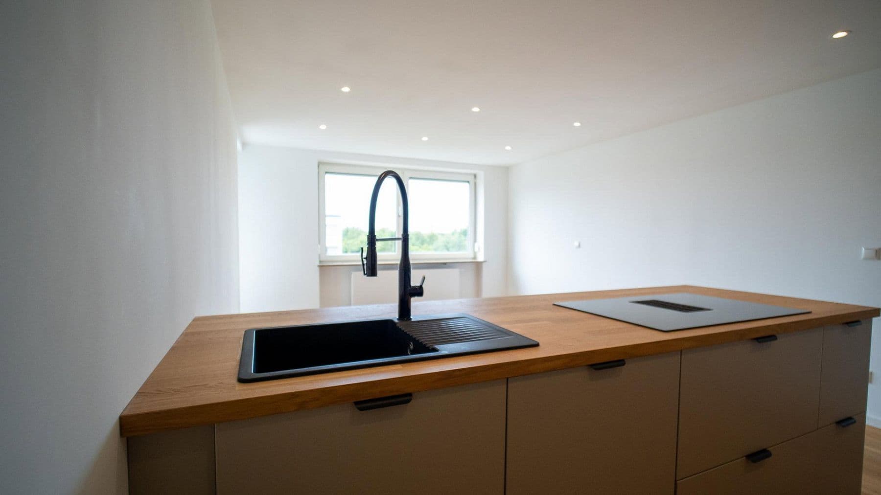 Prodej bytu 4+1 83 m², Schaffhauser Straße 16, München, Bavorsko Prodej bytu 4+1 83 m², Schaffhauser Straße 16, München, Bavorsko