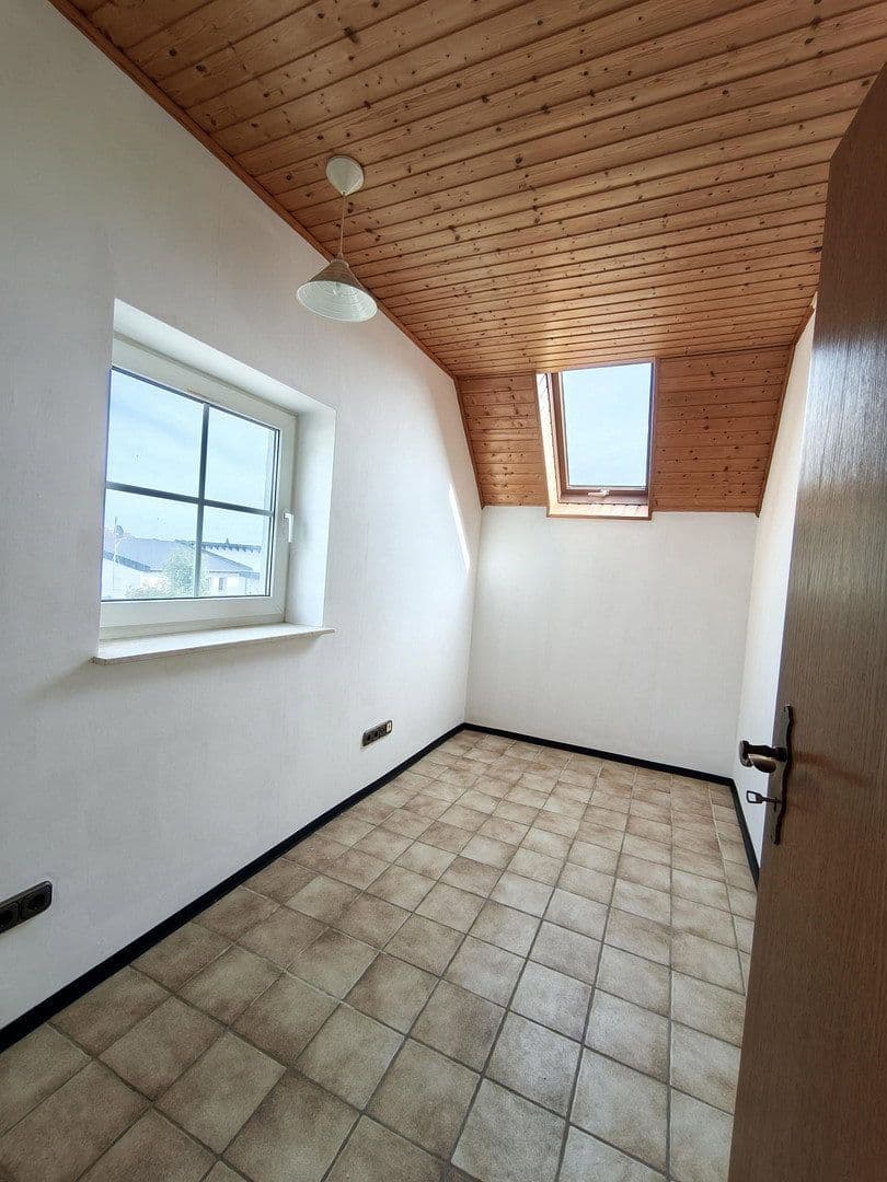 Prodej domu 259 m², pozemek 718 m², Euskirchenerstr. 33, Nettersheim, Severní Porýní-Vestfálsko Prodej domu 259 m², pozemek 718 m², Euskirchenerstr. 33, Nettersheim, Severní Porýní-Vestfálsko