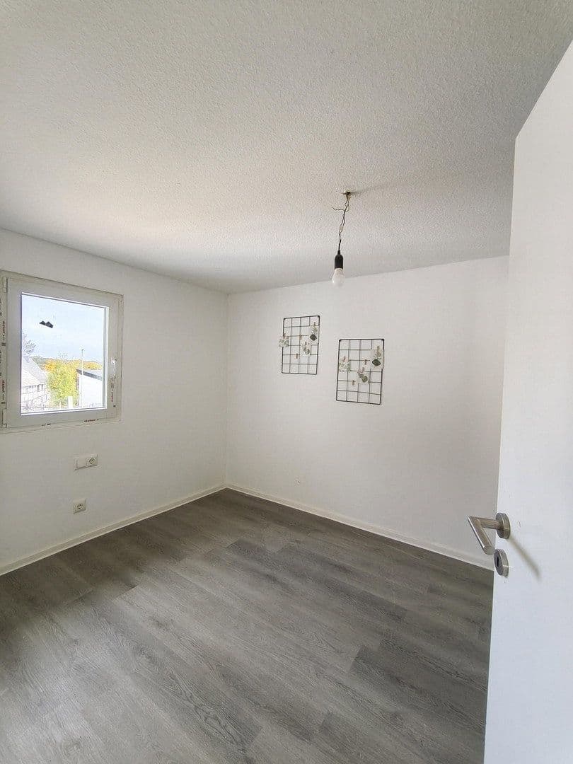 Prodej domu 259 m², pozemek 718 m², Euskirchenerstr. 33, Nettersheim, Severní Porýní-Vestfálsko Prodej domu 259 m², pozemek 718 m², Euskirchenerstr. 33, Nettersheim, Severní Porýní-Vestfálsko