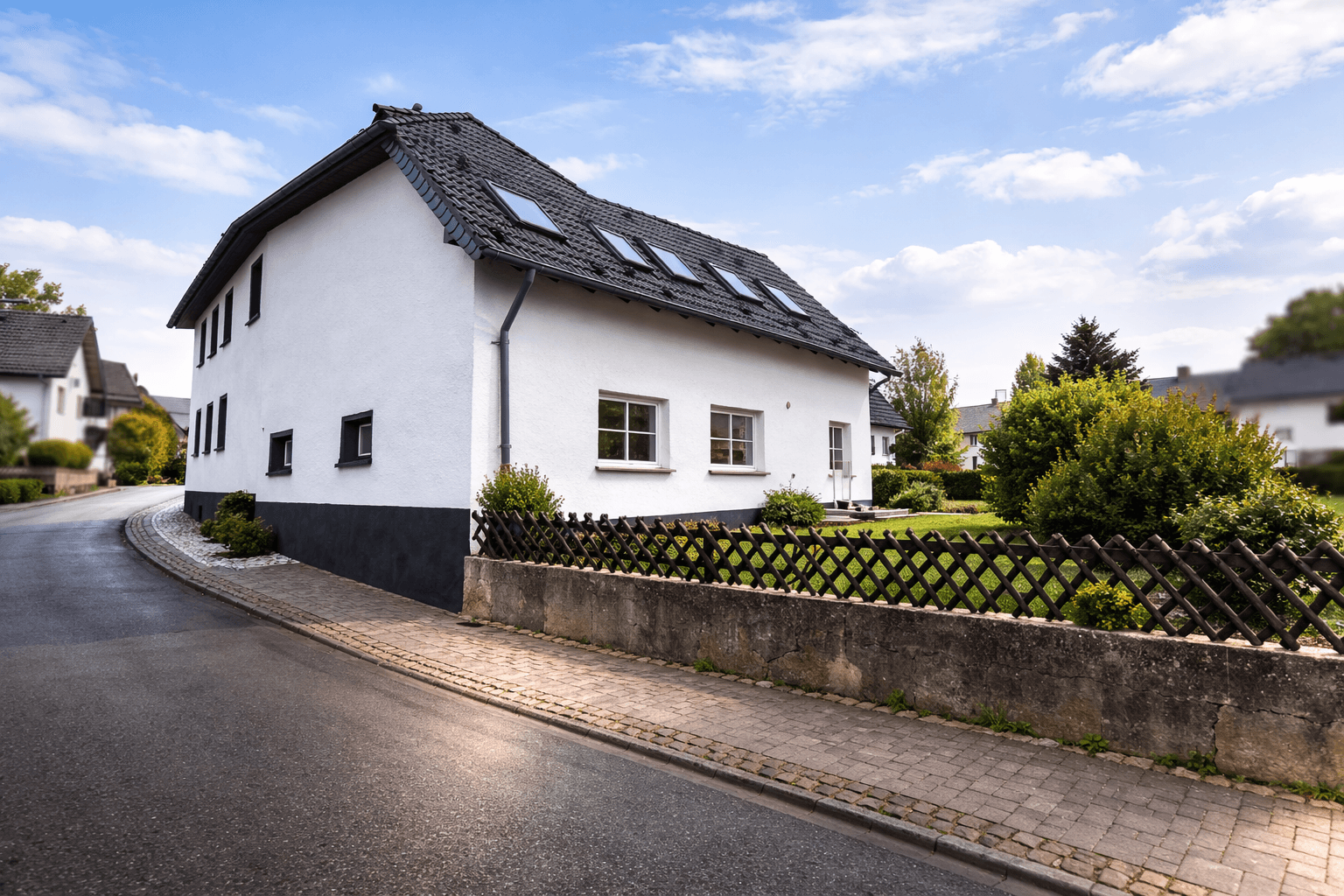 Prodej domu 259 m², pozemek 718 m², Euskirchenerstr. 33, Nettersheim, Severní Porýní-Vestfálsko Prodej domu 259 m², pozemek 718 m², Euskirchenerstr. 33, Nettersheim, Severní Porýní-Vestfálsko