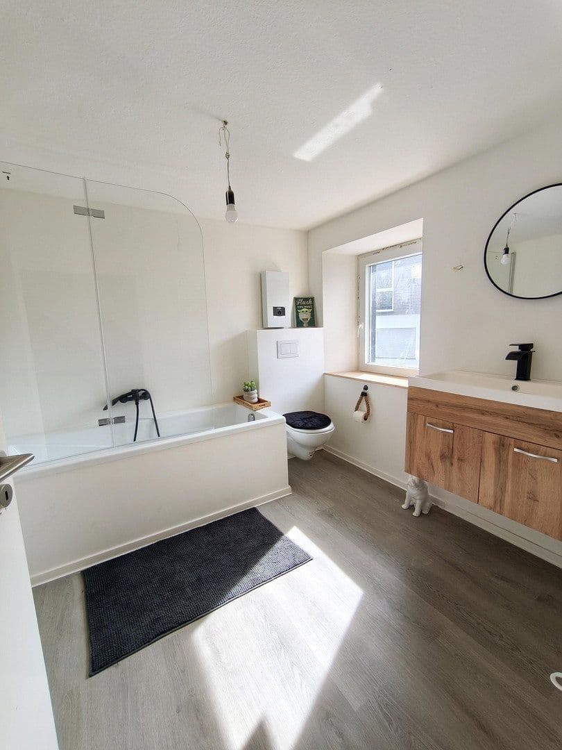 Prodej domu 259 m², pozemek 718 m², Euskirchenerstr. 33, Nettersheim, Severní Porýní-Vestfálsko Prodej domu 259 m², pozemek 718 m², Euskirchenerstr. 33, Nettersheim, Severní Porýní-Vestfálsko