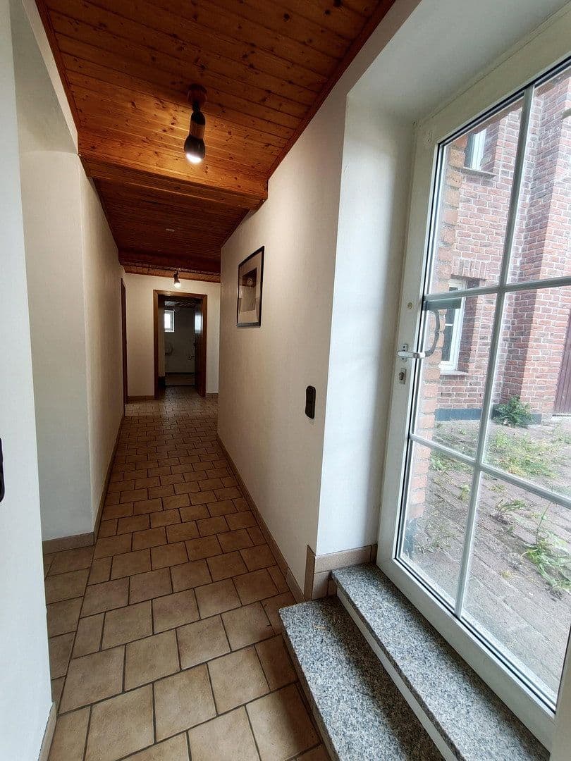 Prodej domu 259 m², pozemek 718 m², Euskirchenerstr. 33, Nettersheim, Severní Porýní-Vestfálsko Prodej domu 259 m², pozemek 718 m², Euskirchenerstr. 33, Nettersheim, Severní Porýní-Vestfálsko
