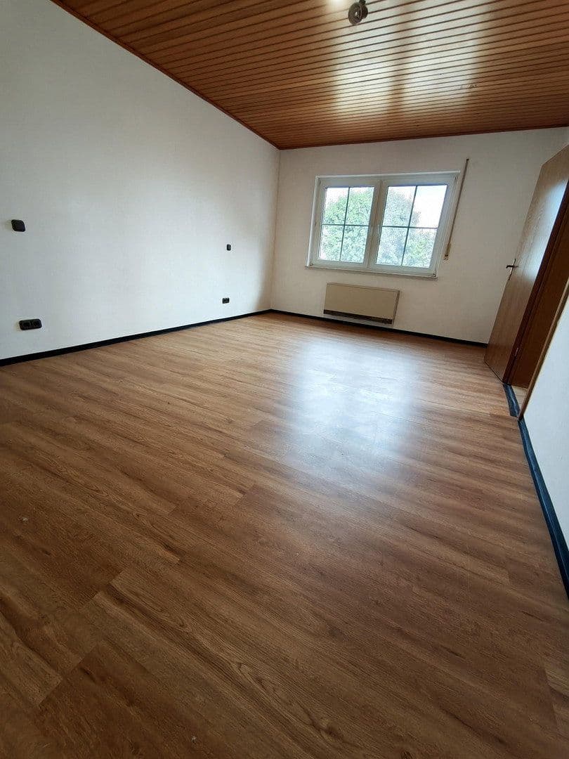 Prodej domu 259 m², pozemek 718 m², Euskirchenerstr. 33, Nettersheim, Severní Porýní-Vestfálsko Prodej domu 259 m², pozemek 718 m², Euskirchenerstr. 33, Nettersheim, Severní Porýní-Vestfálsko