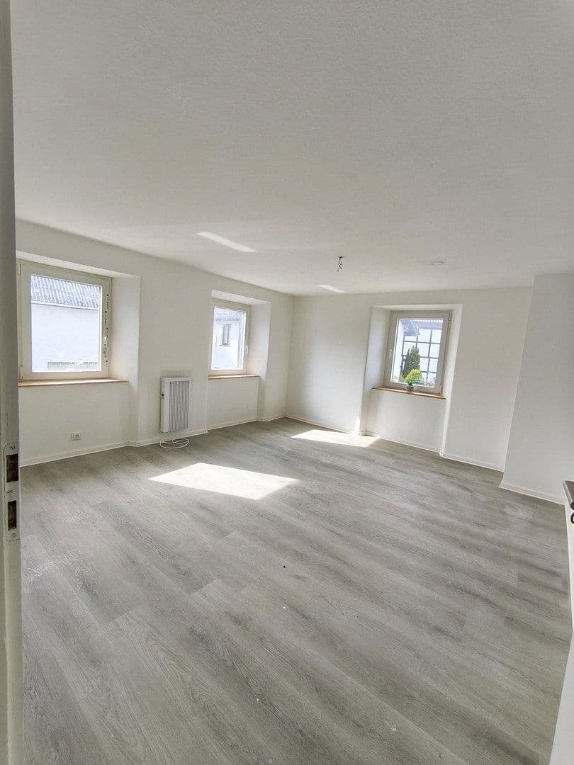 Prodej domu 259 m², pozemek 718 m², Euskirchenerstr. 33, Nettersheim, Severní Porýní-Vestfálsko Prodej domu 259 m², pozemek 718 m², Euskirchenerstr. 33, Nettersheim, Severní Porýní-Vestfálsko