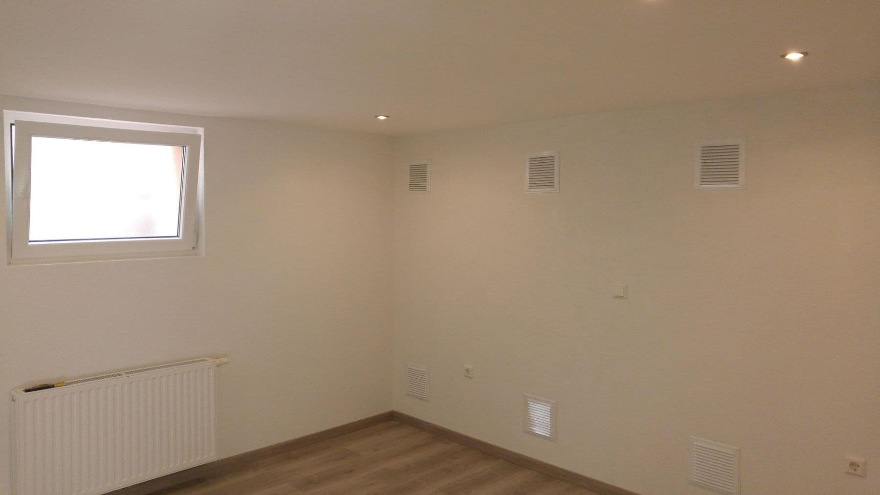 Pronájem bytu 2+1 52 m², Rohrackerstraße 317, Stuttgart, Bádensko-Württembersko Pronájem bytu 2+1 52 m², Rohrackerstraße 317, Stuttgart, Bádensko-Württembersko