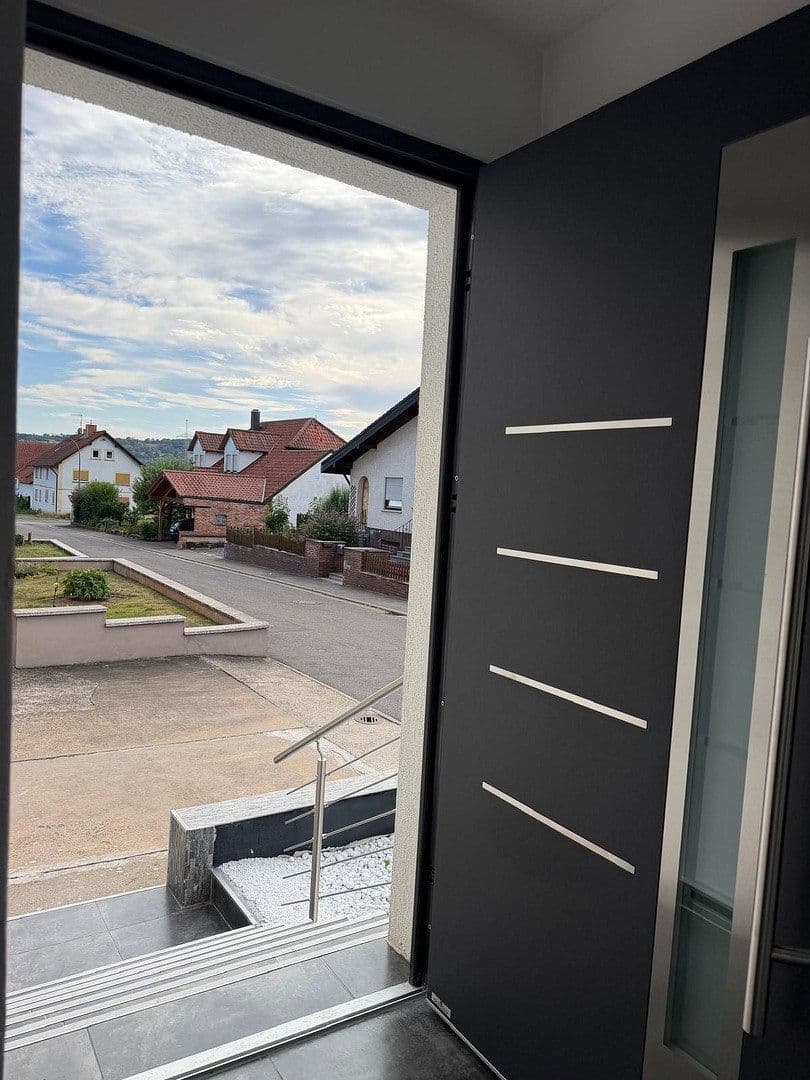 Prodej domu 219 m², pozemek 1.110 m², Kirchäckerstraße 10, Oberhaid, Bavorsko Prodej domu 219 m², pozemek 1.110 m², Kirchäckerstraße 10, Oberhaid, Bavorsko