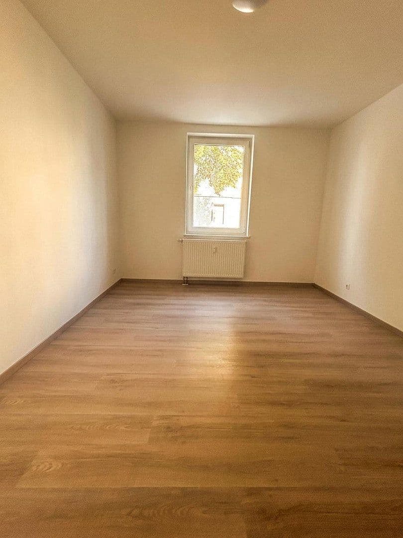Pronájem bytu 4+1 88 m², Bernburger Straße 16, Dessau-Roßlau, Sasko-Anhaltsko Pronájem bytu 4+1 88 m², Bernburger Straße 16, Dessau-Roßlau, Sasko-Anhaltsko