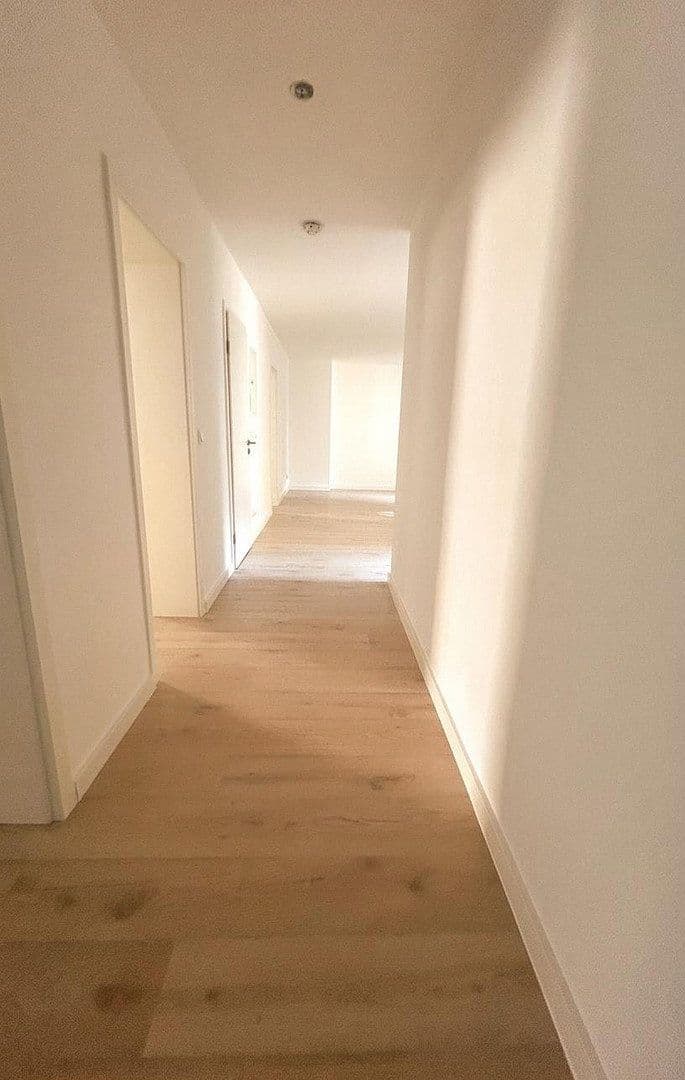 Pronájem bytu 4+1 88 m², Bernburger Straße 16, Dessau-Roßlau, Sasko-Anhaltsko Pronájem bytu 4+1 88 m², Bernburger Straße 16, Dessau-Roßlau, Sasko-Anhaltsko