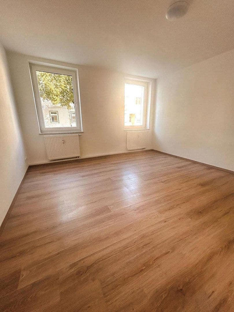 Pronájem bytu 4+1 88 m², Bernburger Straße 16, Dessau-Roßlau, Sasko-Anhaltsko Pronájem bytu 4+1 88 m², Bernburger Straße 16, Dessau-Roßlau, Sasko-Anhaltsko