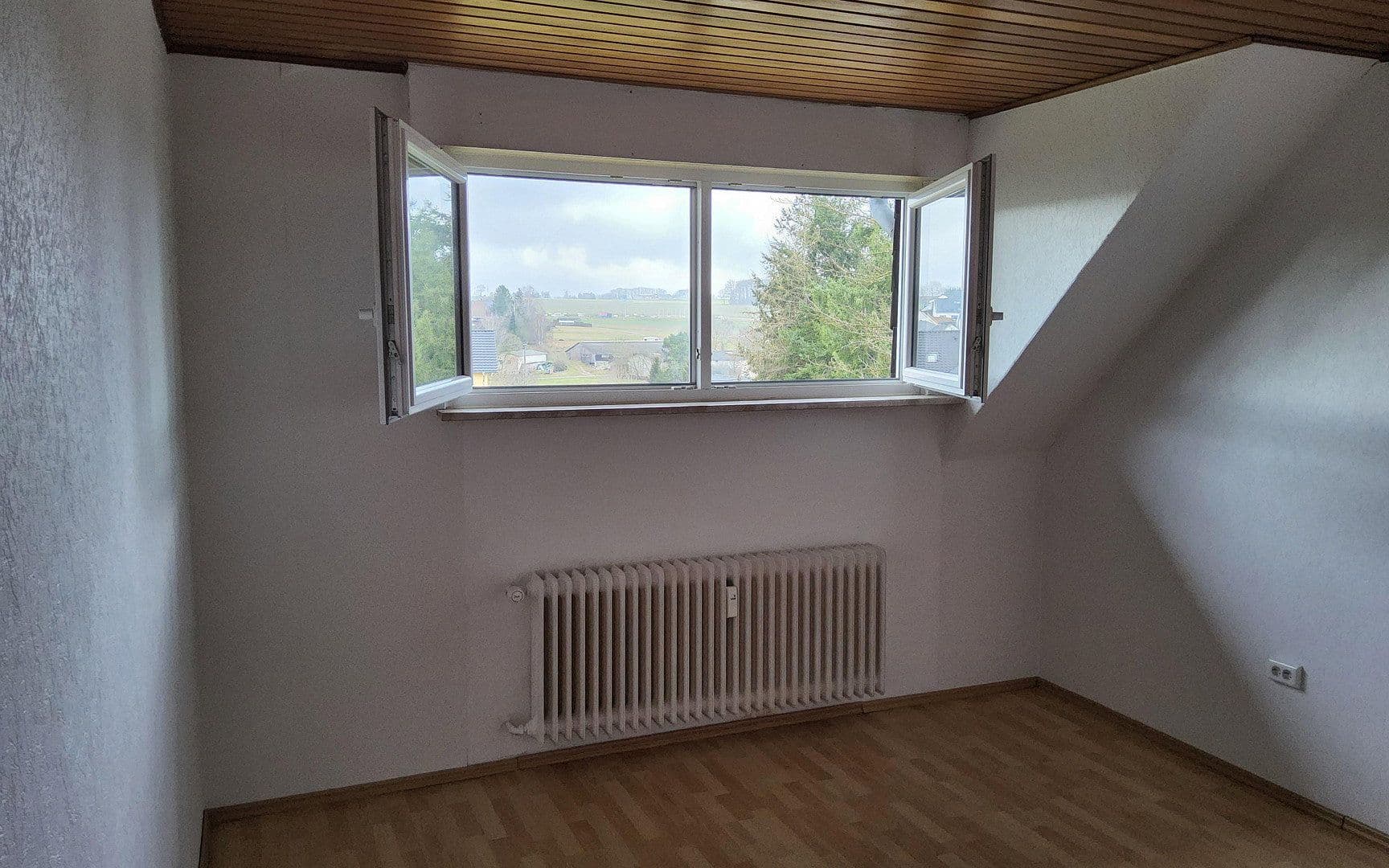 Pronájem bytu 3+1 67 m², Rheinböllen, Porýní-Falc Pronájem bytu 3+1 67 m², Rheinböllen, Porýní-Falc