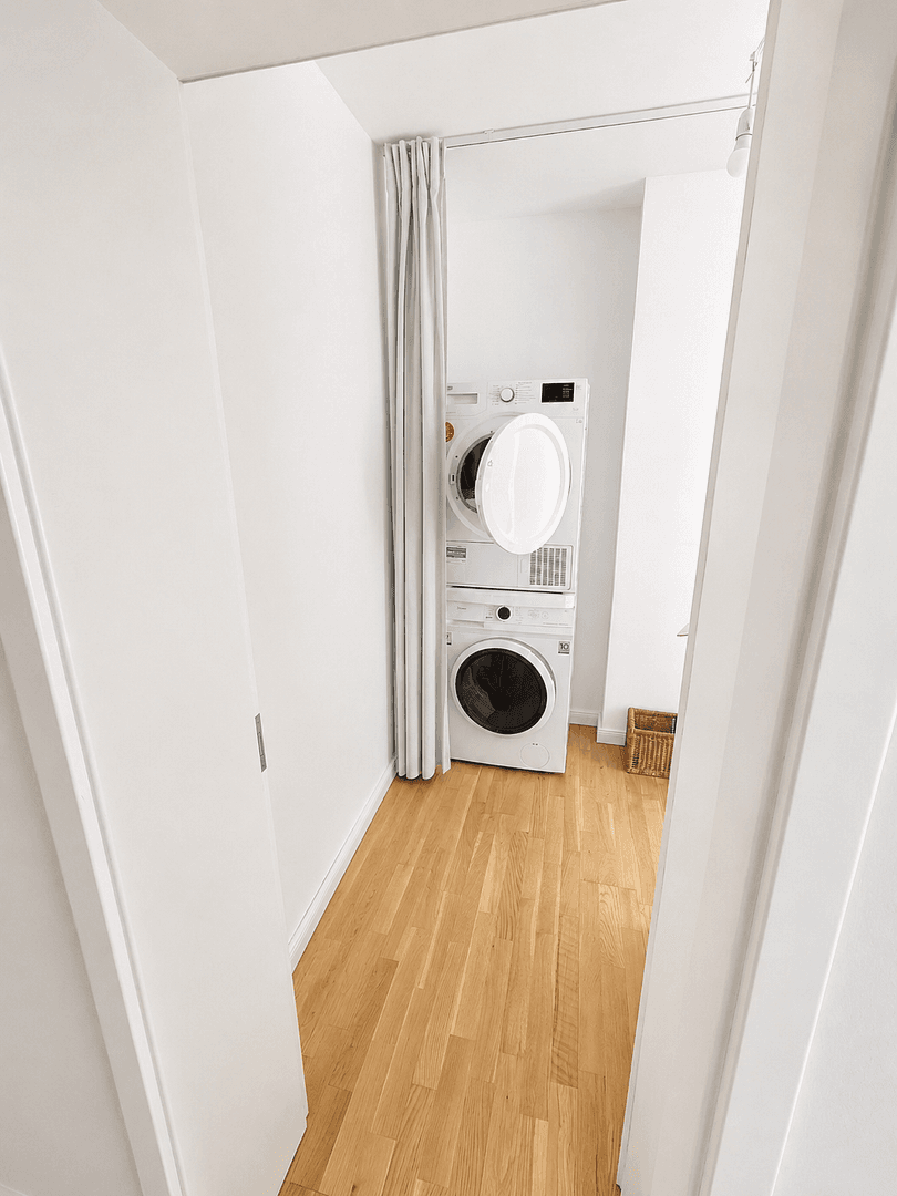 Pronájem bytu 4+1 137 m², Wönnichstraße 10, Berlin, Berlín Pronájem bytu 4+1 137 m², Wönnichstraße 10, Berlin, Berlín