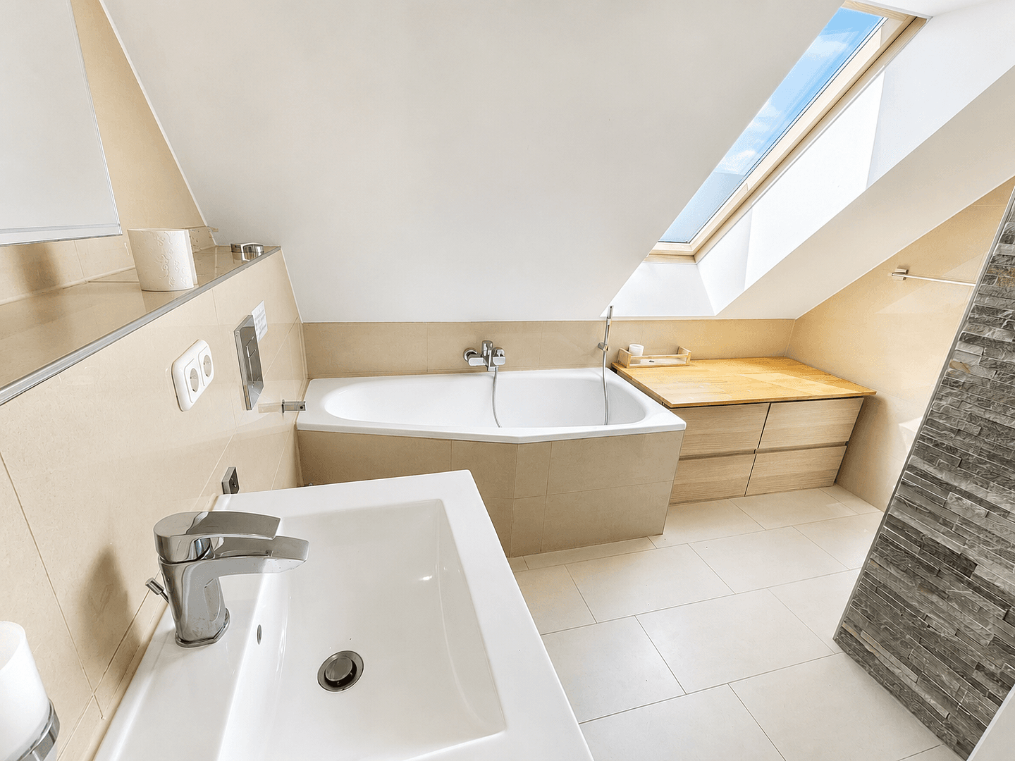 Pronájem bytu 4+1 137 m², Wönnichstraße 10, Berlin, Berlín Pronájem bytu 4+1 137 m², Wönnichstraße 10, Berlin, Berlín