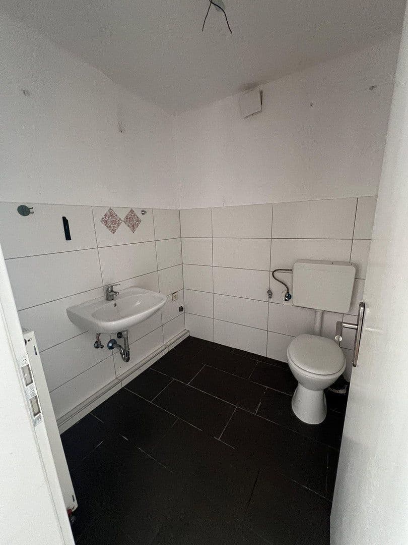 Pronájem bytu 5+1 115 m², Hochemmericher Str. 52, Duisburg, Severní Porýní-Vestfálsko Pronájem bytu 5+1 115 m², Hochemmericher Str. 52, Duisburg, Severní Porýní-Vestfálsko