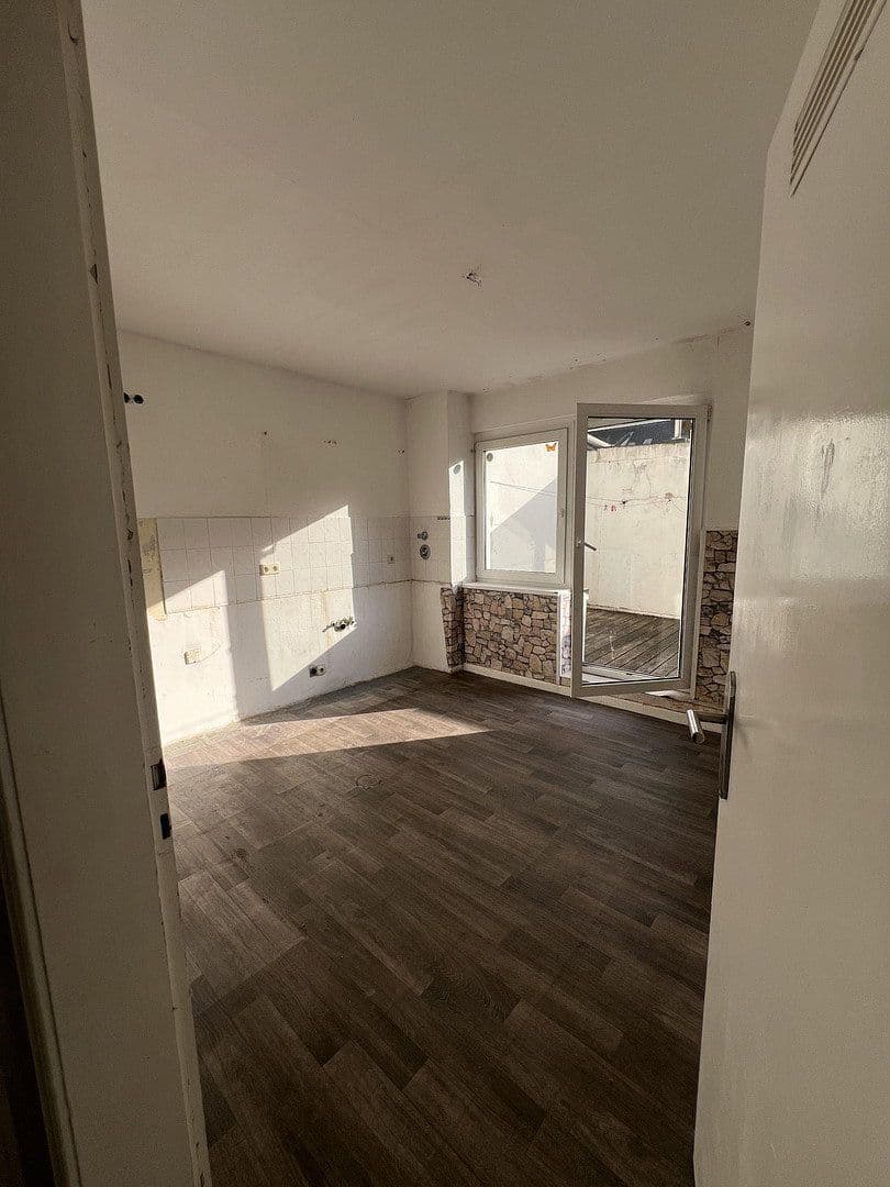Pronájem bytu 5+1 115 m², Hochemmericher Str. 52, Duisburg, Severní Porýní-Vestfálsko Pronájem bytu 5+1 115 m², Hochemmericher Str. 52, Duisburg, Severní Porýní-Vestfálsko