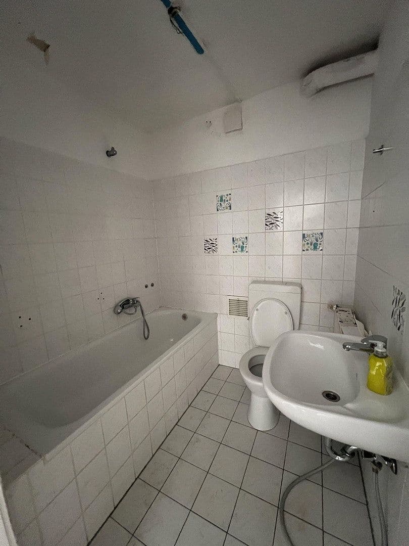 Pronájem bytu 5+1 115 m², Hochemmericher Str. 52, Duisburg, Severní Porýní-Vestfálsko Pronájem bytu 5+1 115 m², Hochemmericher Str. 52, Duisburg, Severní Porýní-Vestfálsko