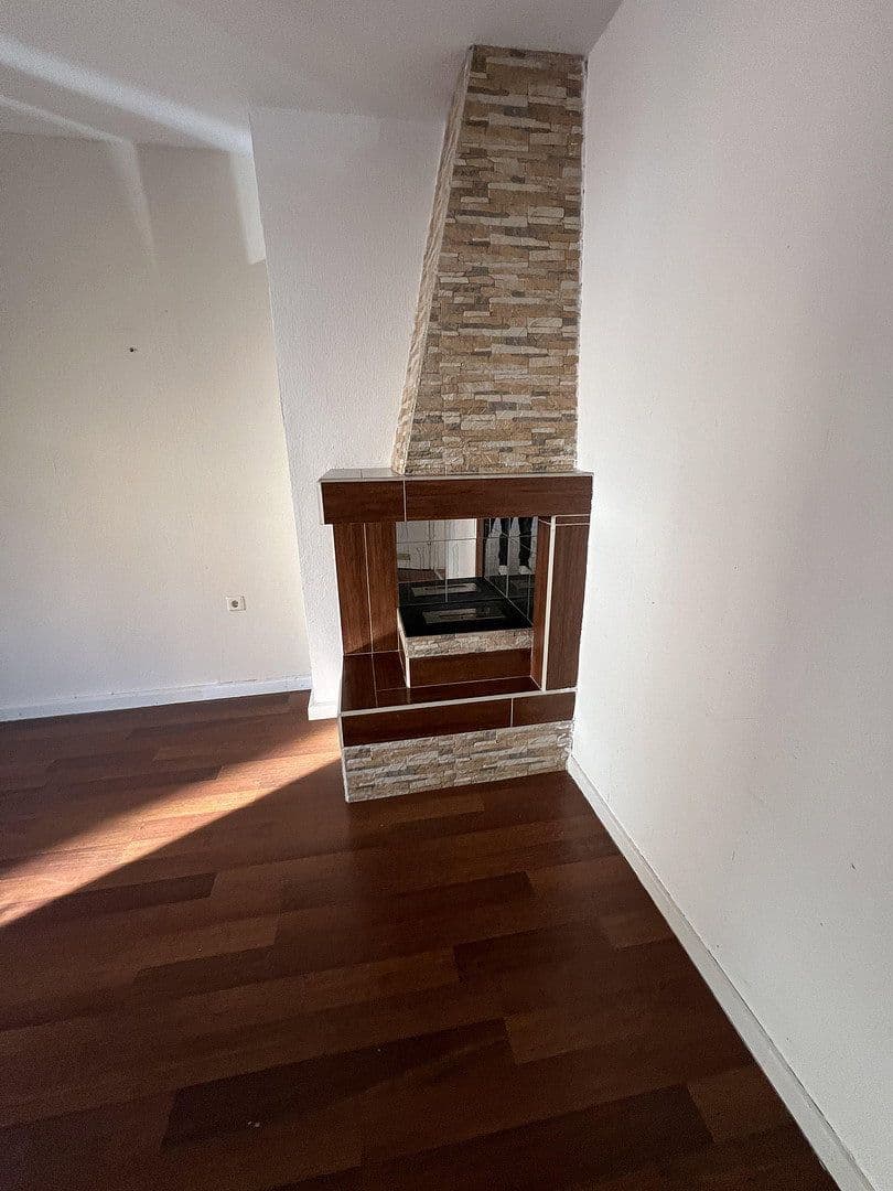 Pronájem bytu 5+1 115 m², Hochemmericher Str. 52, Duisburg, Severní Porýní-Vestfálsko Pronájem bytu 5+1 115 m², Hochemmericher Str. 52, Duisburg, Severní Porýní-Vestfálsko