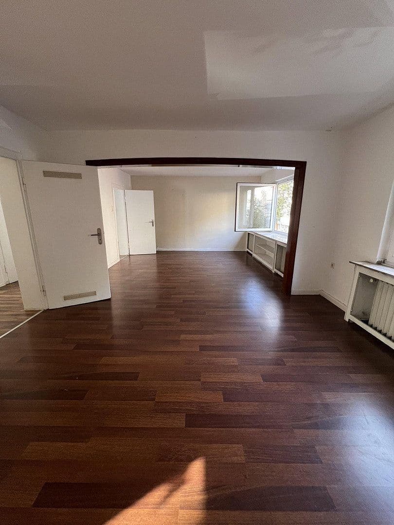 Pronájem bytu 5+1 115 m², Hochemmericher Str. 52, Duisburg, Severní Porýní-Vestfálsko Pronájem bytu 5+1 115 m², Hochemmericher Str. 52, Duisburg, Severní Porýní-Vestfálsko