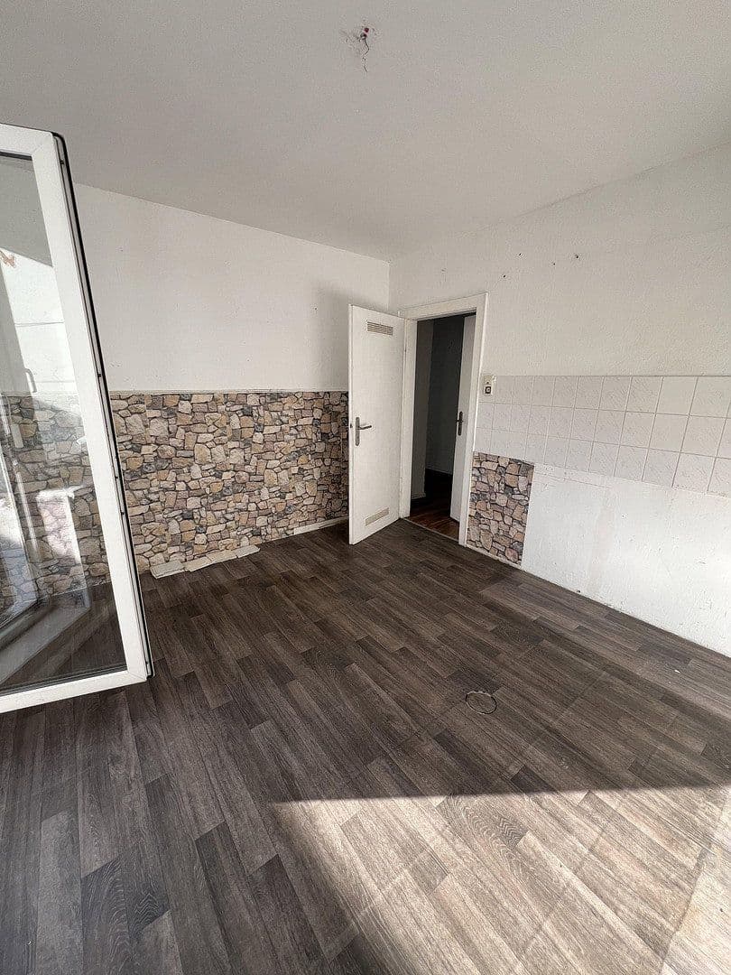 Pronájem bytu 5+1 115 m², Hochemmericher Str. 52, Duisburg, Severní Porýní-Vestfálsko Pronájem bytu 5+1 115 m², Hochemmericher Str. 52, Duisburg, Severní Porýní-Vestfálsko
