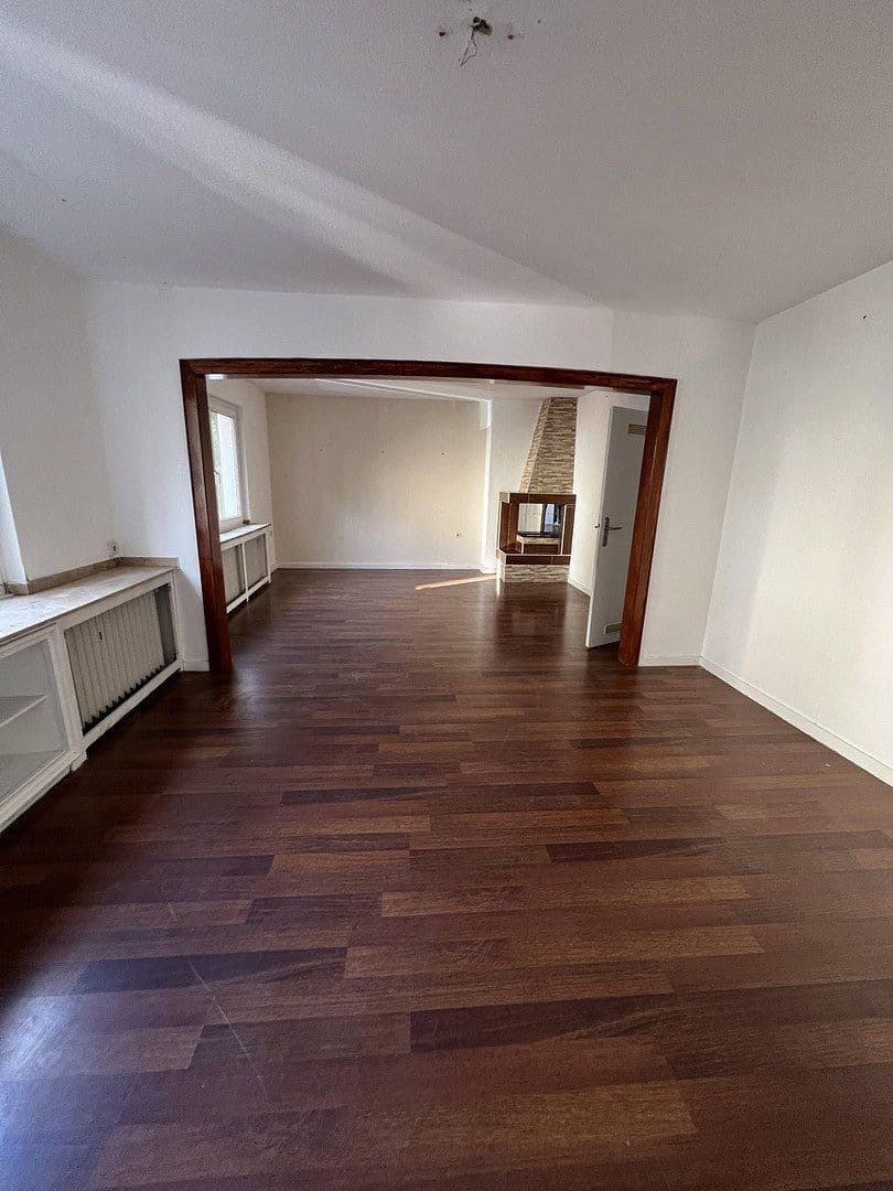 Pronájem bytu 5+1 115 m², Hochemmericher Str. 52, Duisburg, Severní Porýní-Vestfálsko Pronájem bytu 5+1 115 m², Hochemmericher Str. 52, Duisburg, Severní Porýní-Vestfálsko