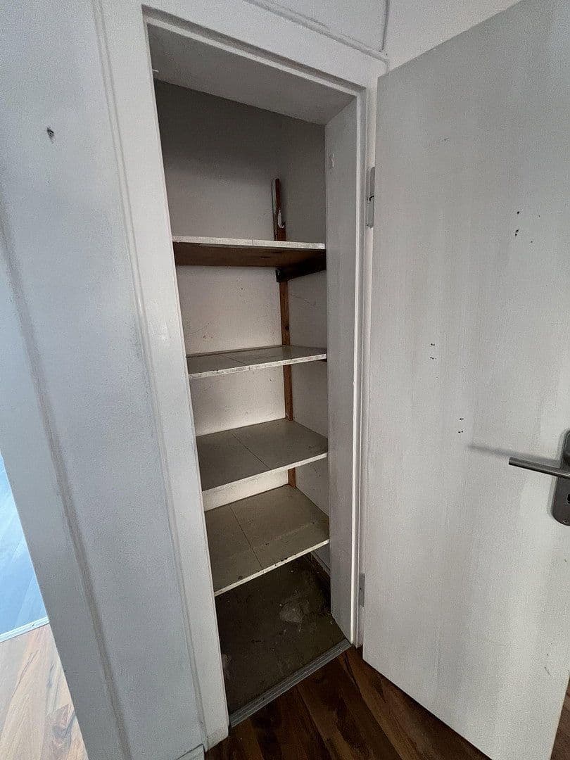 Pronájem bytu 5+1 115 m², Hochemmericher Str. 52, Duisburg, Severní Porýní-Vestfálsko Pronájem bytu 5+1 115 m², Hochemmericher Str. 52, Duisburg, Severní Porýní-Vestfálsko