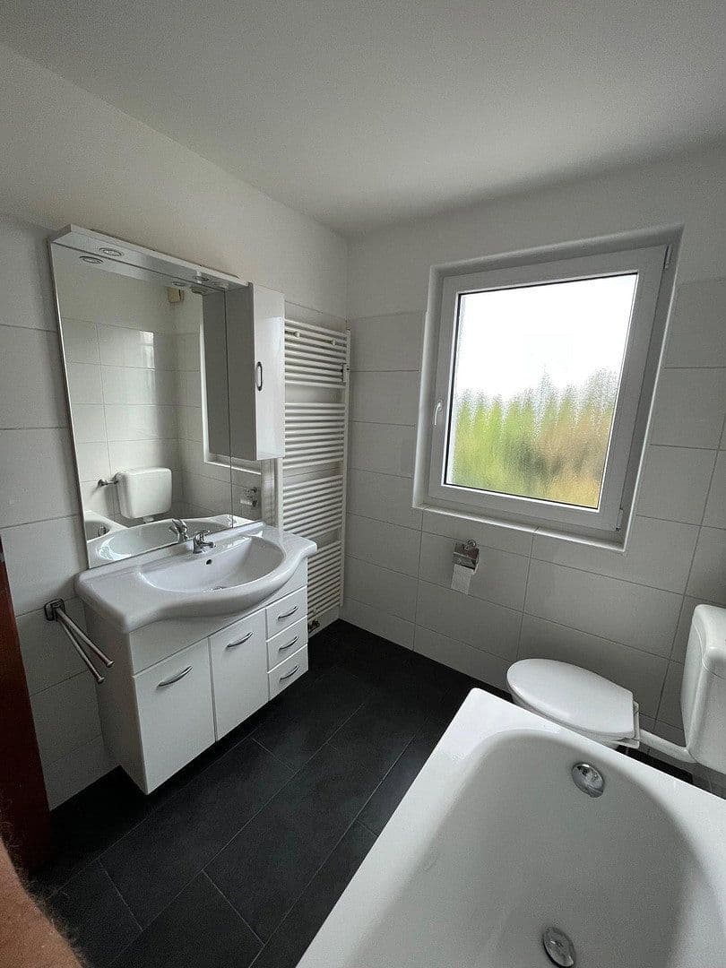Prodej domu 440 m², pozemek 859 m², Bunnenbergstrasse 7, Garbsen, Dolní Sasko Prodej domu 440 m², pozemek 859 m², Bunnenbergstrasse 7, Garbsen, Dolní Sasko