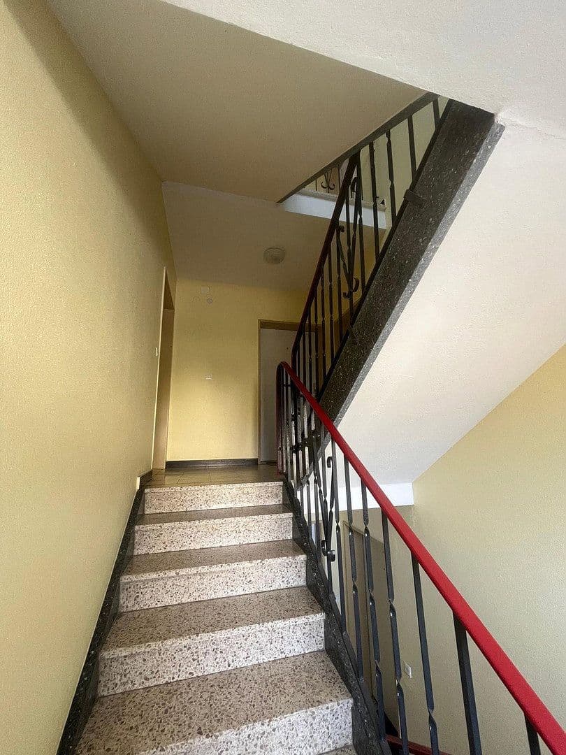Prodej domu 440 m², pozemek 859 m², Bunnenbergstrasse 7, Garbsen, Dolní Sasko Prodej domu 440 m², pozemek 859 m², Bunnenbergstrasse 7, Garbsen, Dolní Sasko