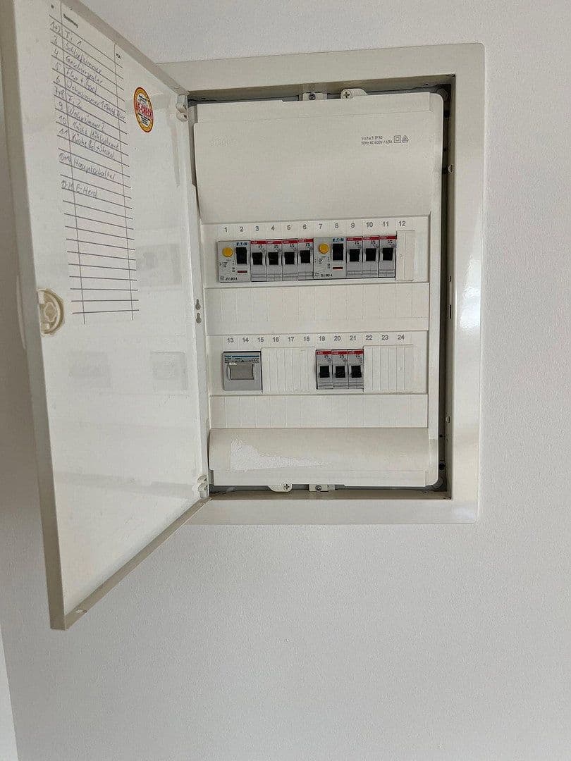 Prodej domu 440 m², pozemek 859 m², Bunnenbergstrasse 7, Garbsen, Dolní Sasko Prodej domu 440 m², pozemek 859 m², Bunnenbergstrasse 7, Garbsen, Dolní Sasko