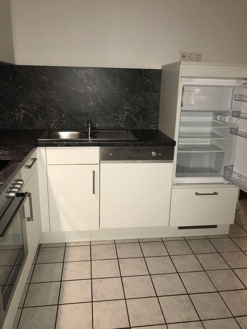 Prodej domu 440 m², pozemek 859 m², Bunnenbergstrasse 7, Garbsen, Dolní Sasko Prodej domu 440 m², pozemek 859 m², Bunnenbergstrasse 7, Garbsen, Dolní Sasko