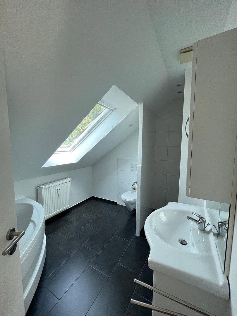 Prodej domu 440 m², pozemek 859 m², Bunnenbergstrasse 7, Garbsen, Dolní Sasko Prodej domu 440 m², pozemek 859 m², Bunnenbergstrasse 7, Garbsen, Dolní Sasko