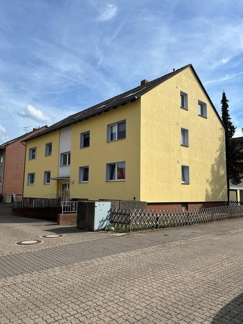 Prodej domu 440 m², pozemek 859 m², Bunnenbergstrasse 7, Garbsen, Dolní Sasko Prodej domu 440 m², pozemek 859 m², Bunnenbergstrasse 7, Garbsen, Dolní Sasko