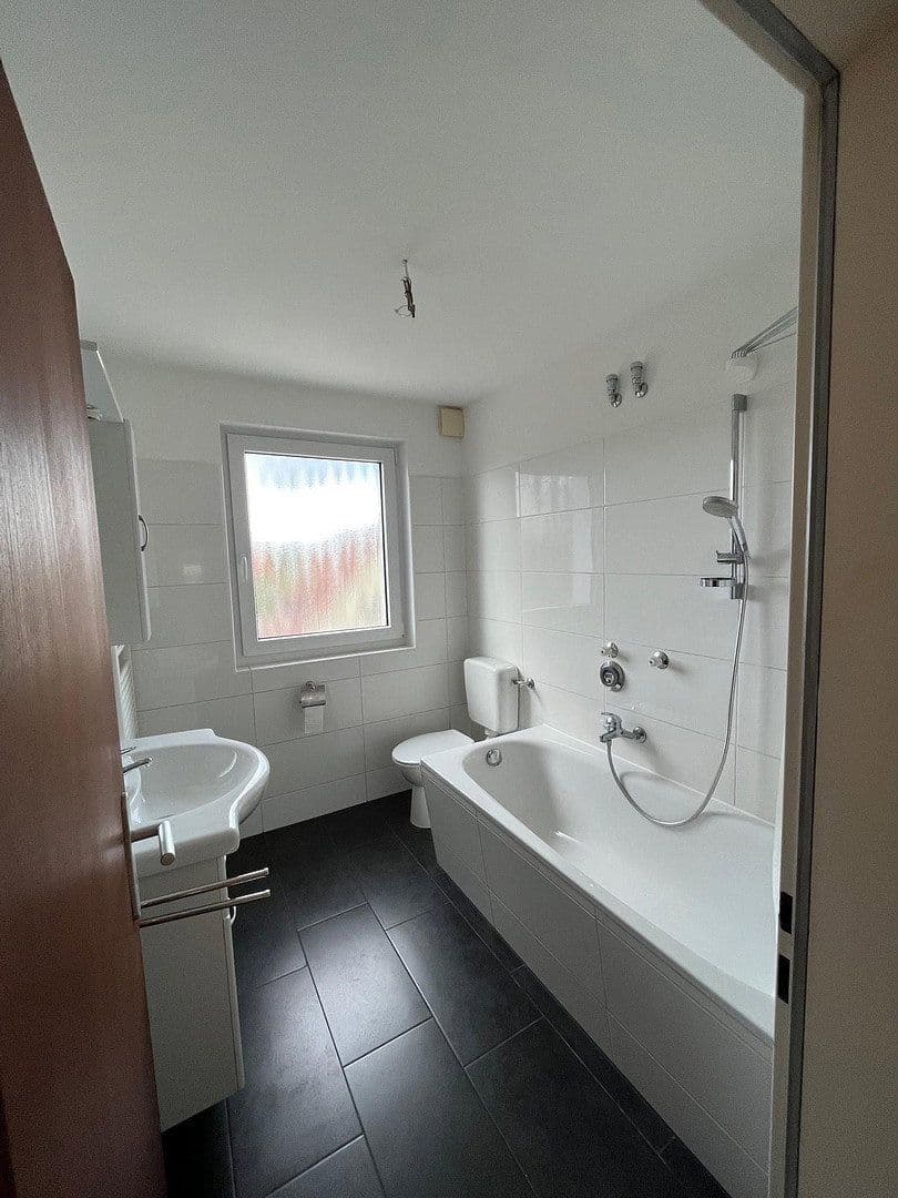 Prodej domu 440 m², pozemek 859 m², Bunnenbergstrasse 7, Garbsen, Dolní Sasko Prodej domu 440 m², pozemek 859 m², Bunnenbergstrasse 7, Garbsen, Dolní Sasko