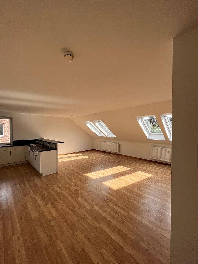 Prodej domu 440 m², pozemek 859 m², Bunnenbergstrasse 7, Garbsen, Dolní Sasko Prodej domu 440 m², pozemek 859 m², Bunnenbergstrasse 7, Garbsen, Dolní Sasko