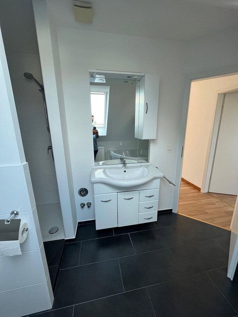 Prodej domu 440 m², pozemek 859 m², Bunnenbergstrasse 7, Garbsen, Dolní Sasko Prodej domu 440 m², pozemek 859 m², Bunnenbergstrasse 7, Garbsen, Dolní Sasko