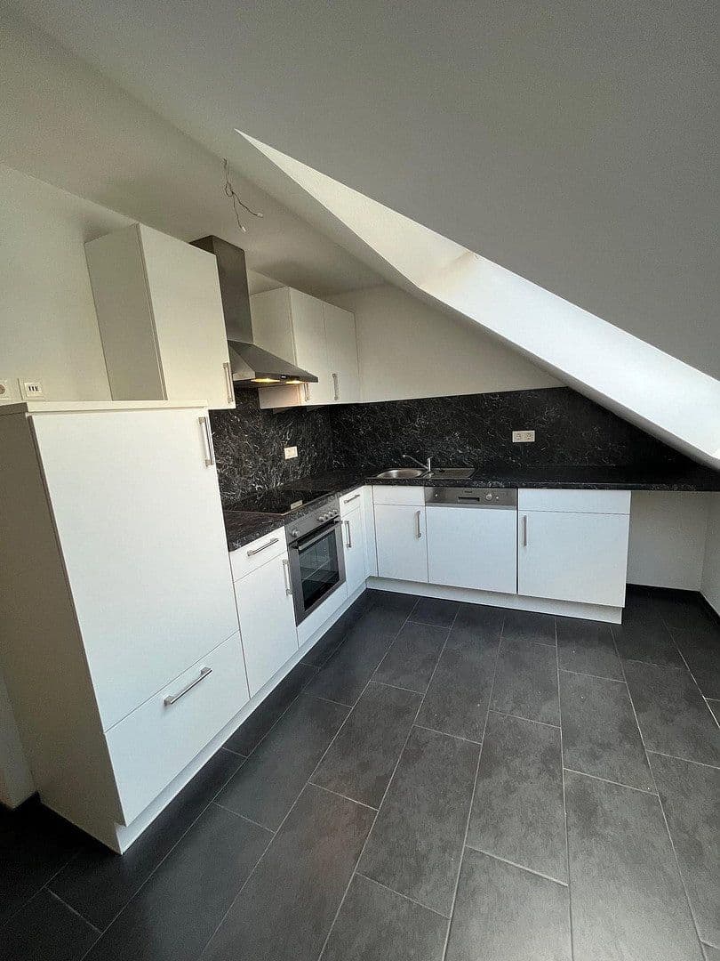 Prodej domu 440 m², pozemek 859 m², Bunnenbergstrasse 7, Garbsen, Dolní Sasko Prodej domu 440 m², pozemek 859 m², Bunnenbergstrasse 7, Garbsen, Dolní Sasko