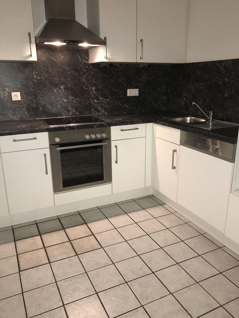 Prodej domu 440 m², pozemek 859 m², Bunnenbergstrasse 7, Garbsen, Dolní Sasko Prodej domu 440 m², pozemek 859 m², Bunnenbergstrasse 7, Garbsen, Dolní Sasko