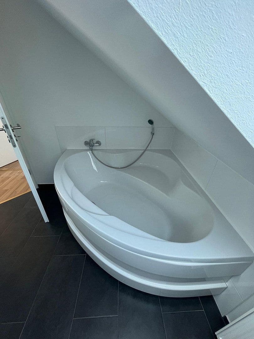 Prodej domu 440 m², pozemek 859 m², Bunnenbergstrasse 7, Garbsen, Dolní Sasko Prodej domu 440 m², pozemek 859 m², Bunnenbergstrasse 7, Garbsen, Dolní Sasko