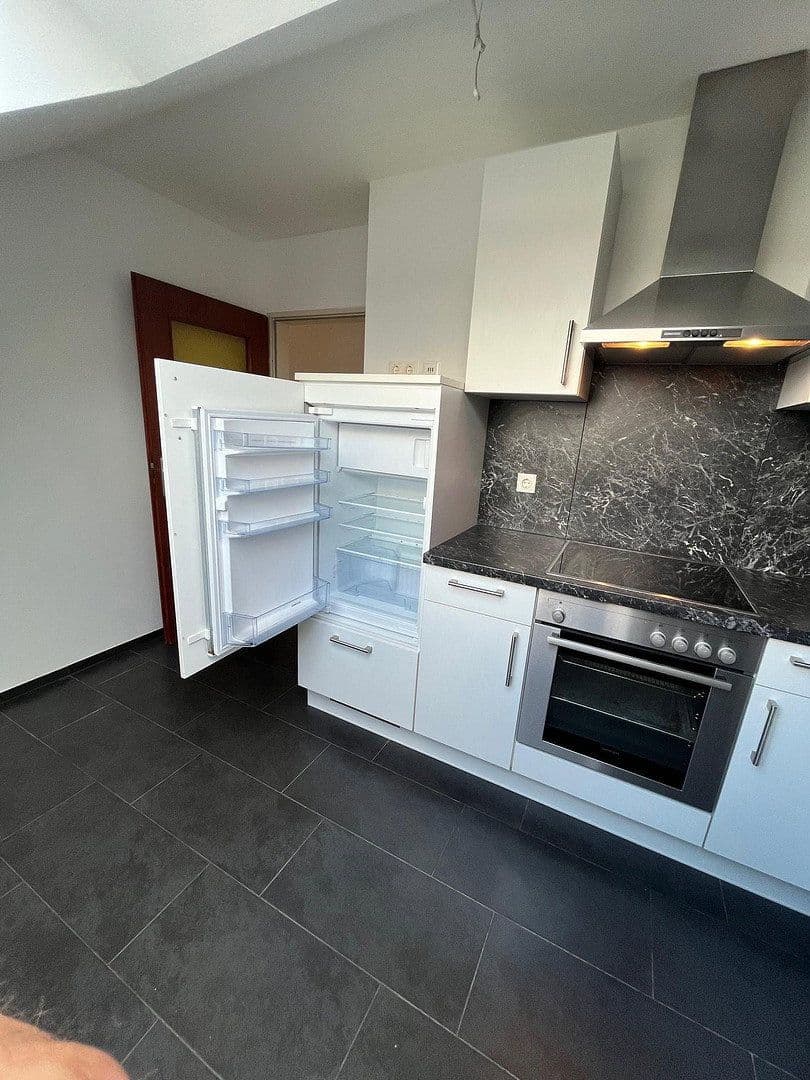 Prodej domu 440 m², pozemek 859 m², Bunnenbergstrasse 7, Garbsen, Dolní Sasko Prodej domu 440 m², pozemek 859 m², Bunnenbergstrasse 7, Garbsen, Dolní Sasko