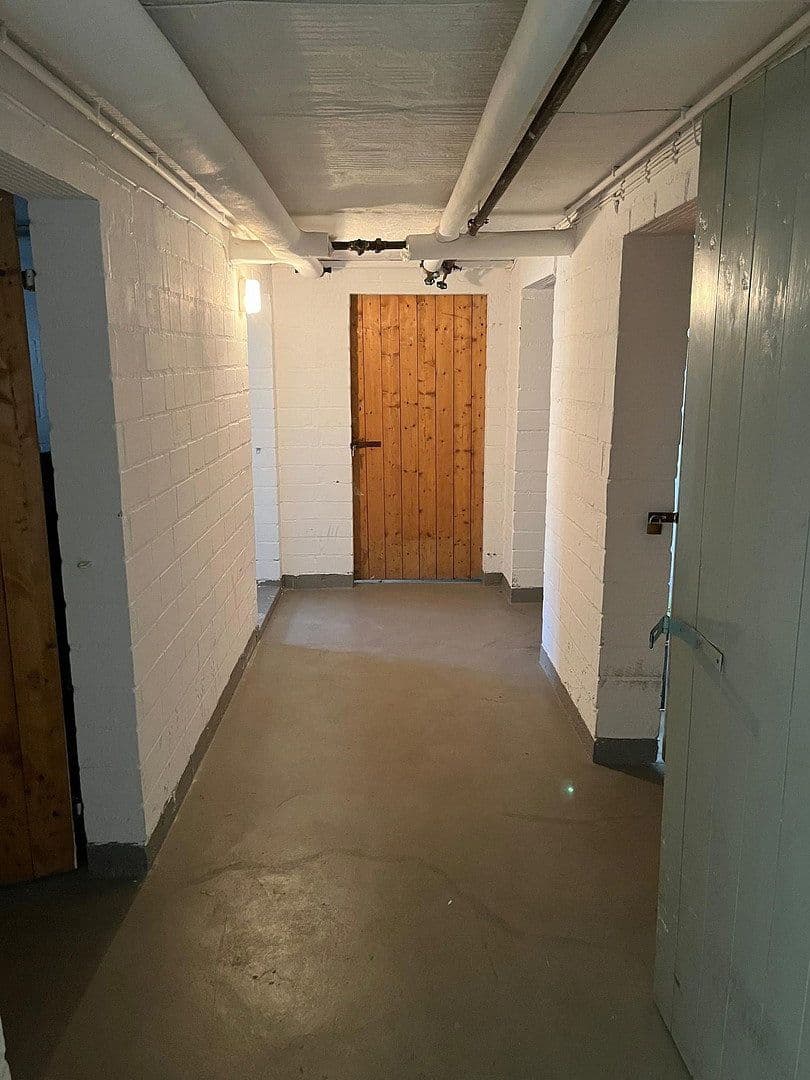 Prodej domu 440 m², pozemek 859 m², Bunnenbergstrasse 7, Garbsen, Dolní Sasko Prodej domu 440 m², pozemek 859 m², Bunnenbergstrasse 7, Garbsen, Dolní Sasko