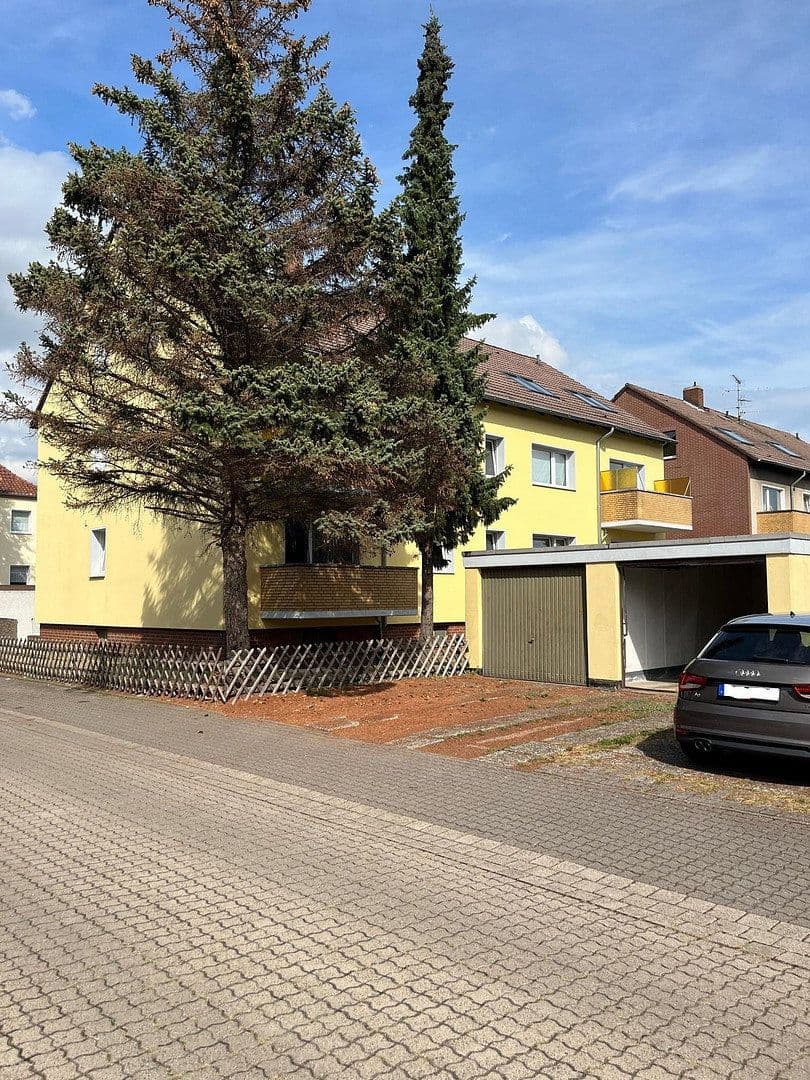 Prodej domu 440 m², pozemek 859 m², Bunnenbergstrasse 7, Garbsen, Dolní Sasko Prodej domu 440 m², pozemek 859 m², Bunnenbergstrasse 7, Garbsen, Dolní Sasko