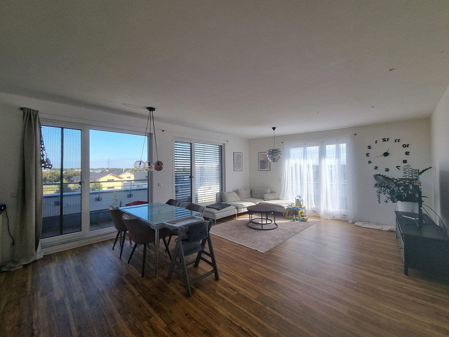 Pronájem bytu 4+1 111 m², Georg-Huber-Straße 14a, Zorneding - Ortsteil Pöring, Bavorsko Pronájem bytu 4+1 111 m², Georg-Huber-Straße 14a, Zorneding - Ortsteil Pöring, Bavorsko
