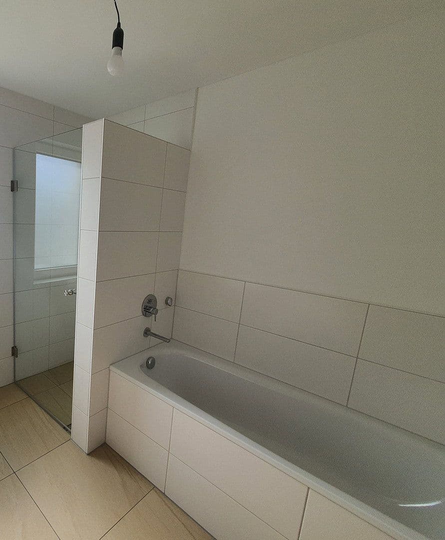 Pronájem bytu 4+1 111 m², Georg-Huber-Straße 14a, Zorneding - Ortsteil Pöring, Bavorsko Pronájem bytu 4+1 111 m², Georg-Huber-Straße 14a, Zorneding - Ortsteil Pöring, Bavorsko