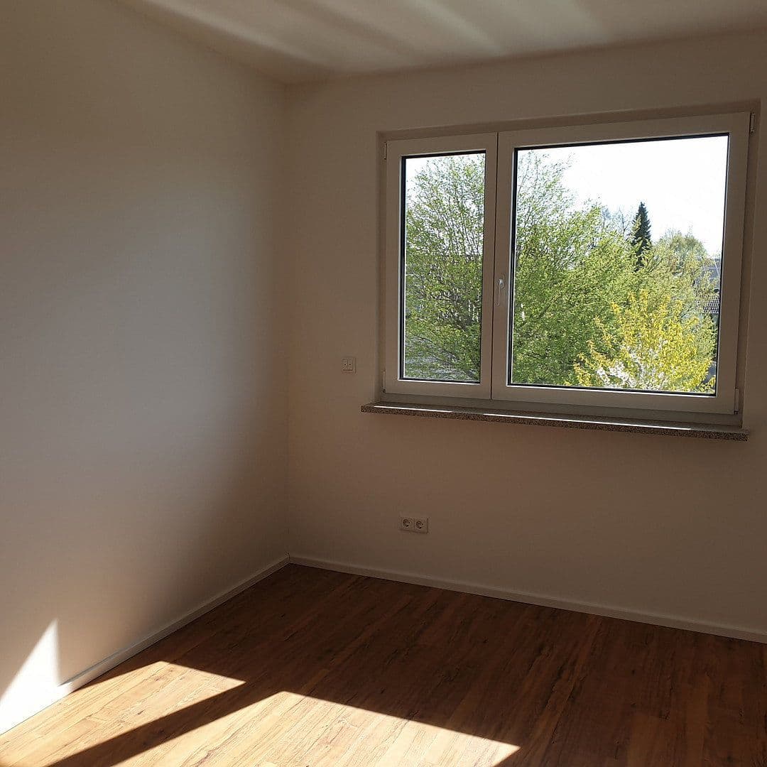 Pronájem bytu 4+1 111 m², Georg-Huber-Straße 14a, Zorneding - Ortsteil Pöring, Bavorsko Pronájem bytu 4+1 111 m², Georg-Huber-Straße 14a, Zorneding - Ortsteil Pöring, Bavorsko