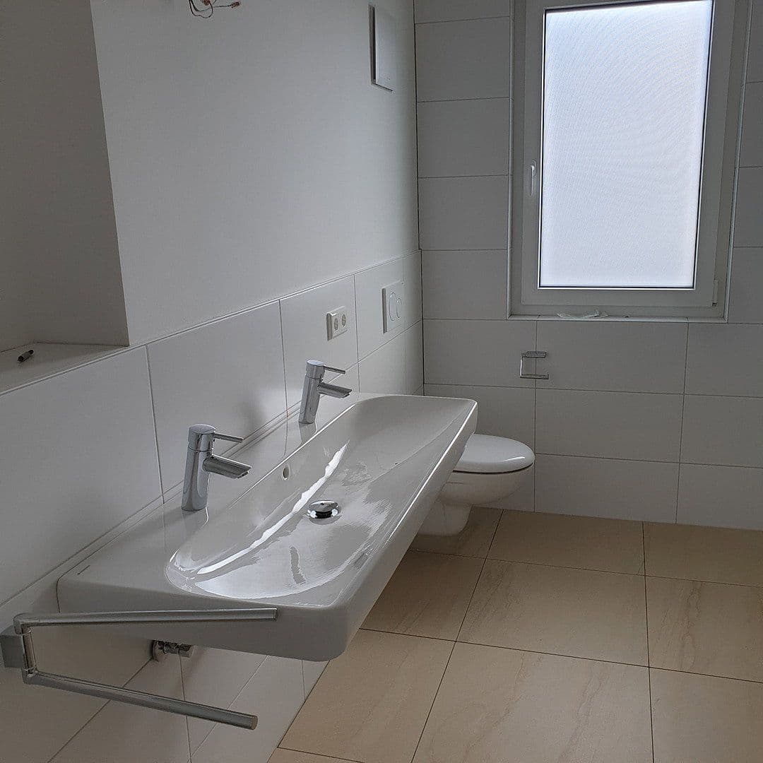 Pronájem bytu 4+1 111 m², Georg-Huber-Straße 14a, Zorneding - Ortsteil Pöring, Bavorsko Pronájem bytu 4+1 111 m², Georg-Huber-Straße 14a, Zorneding - Ortsteil Pöring, Bavorsko
