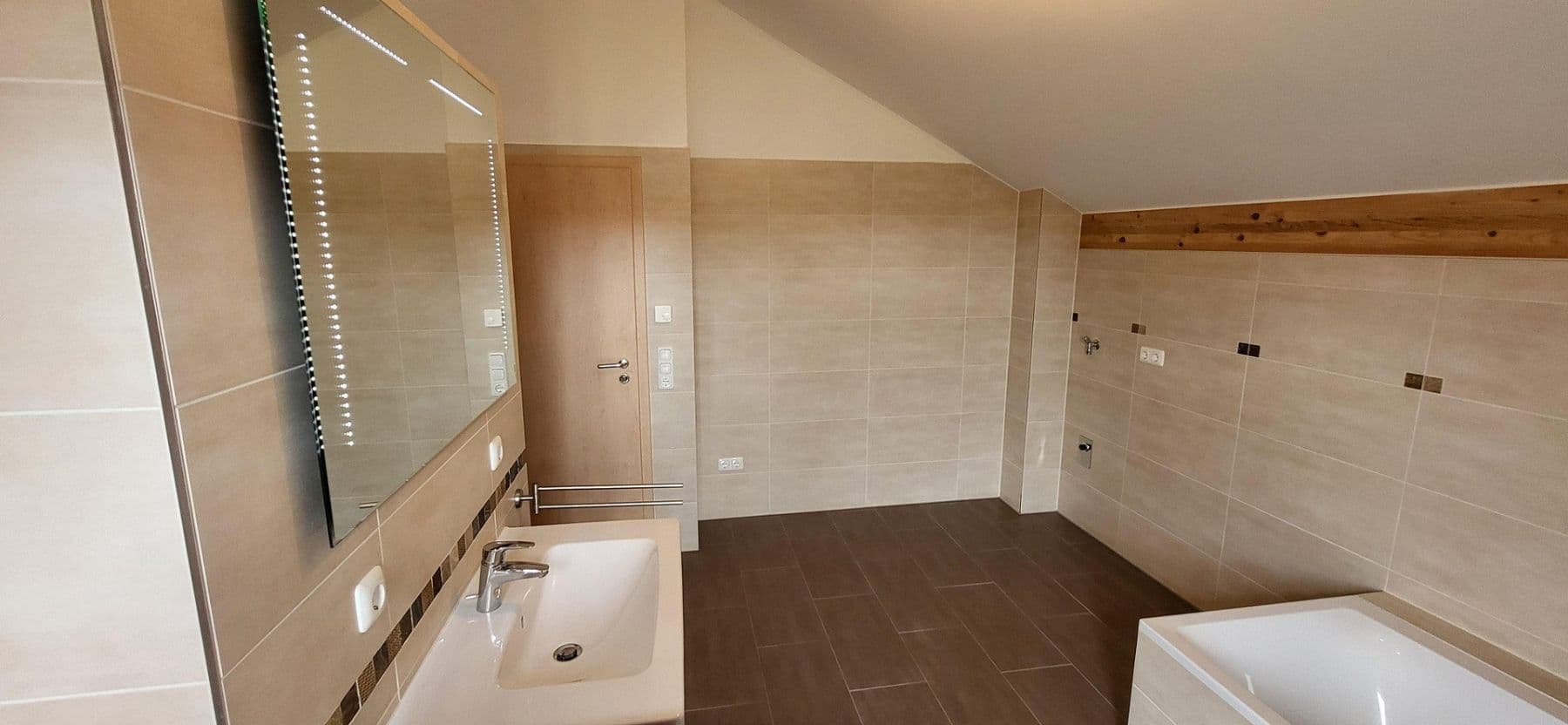 Prodej domu 147 m², pozemek 575 m², Reitweg 7, Lindberg, Bavorsko Prodej domu 147 m², pozemek 575 m², Reitweg 7, Lindberg, Bavorsko