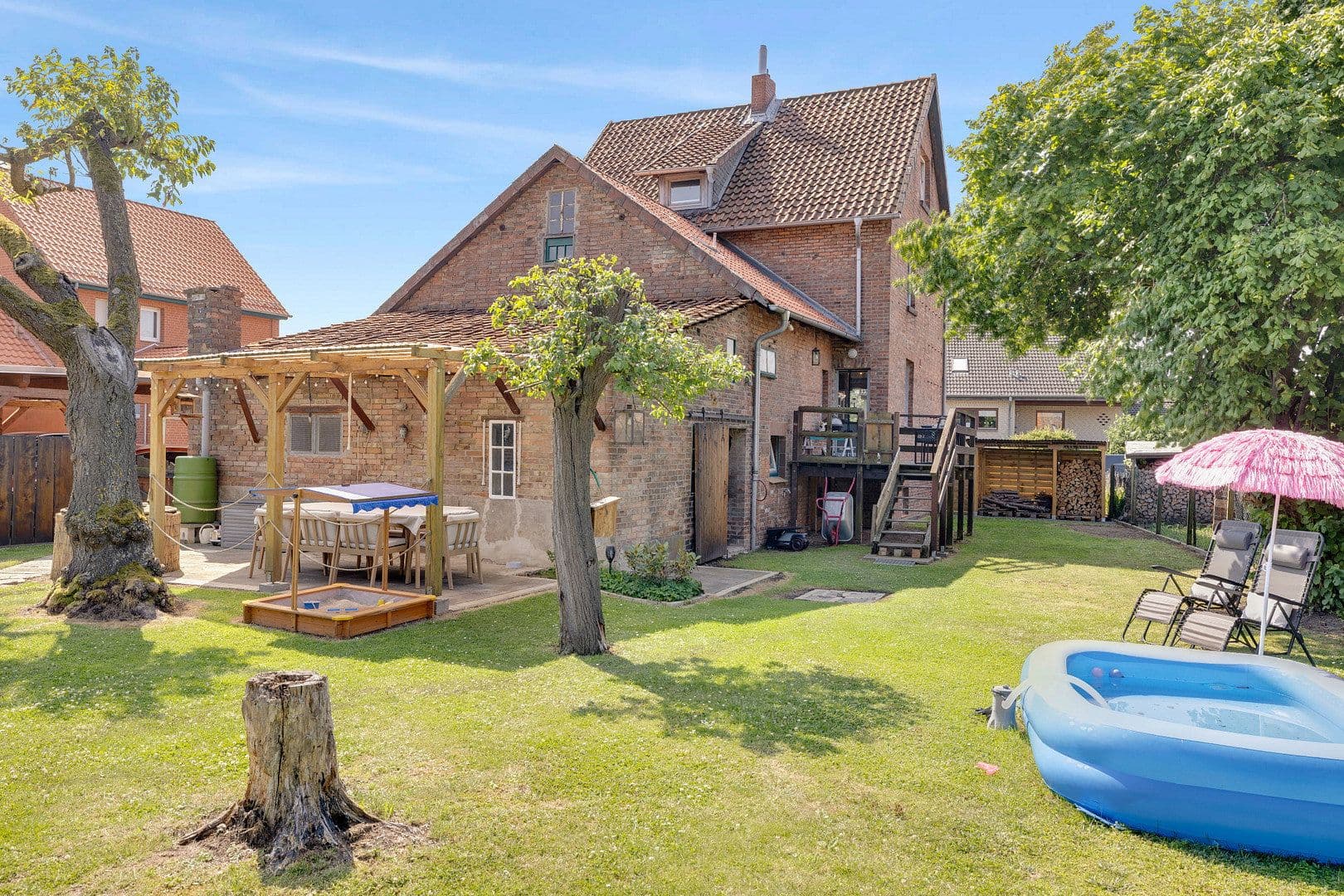 Prodej domu 132 m², pozemek 1.436 m², Ilsede, Dolní Sasko Prodej domu 132 m², pozemek 1.436 m², Ilsede, Dolní Sasko