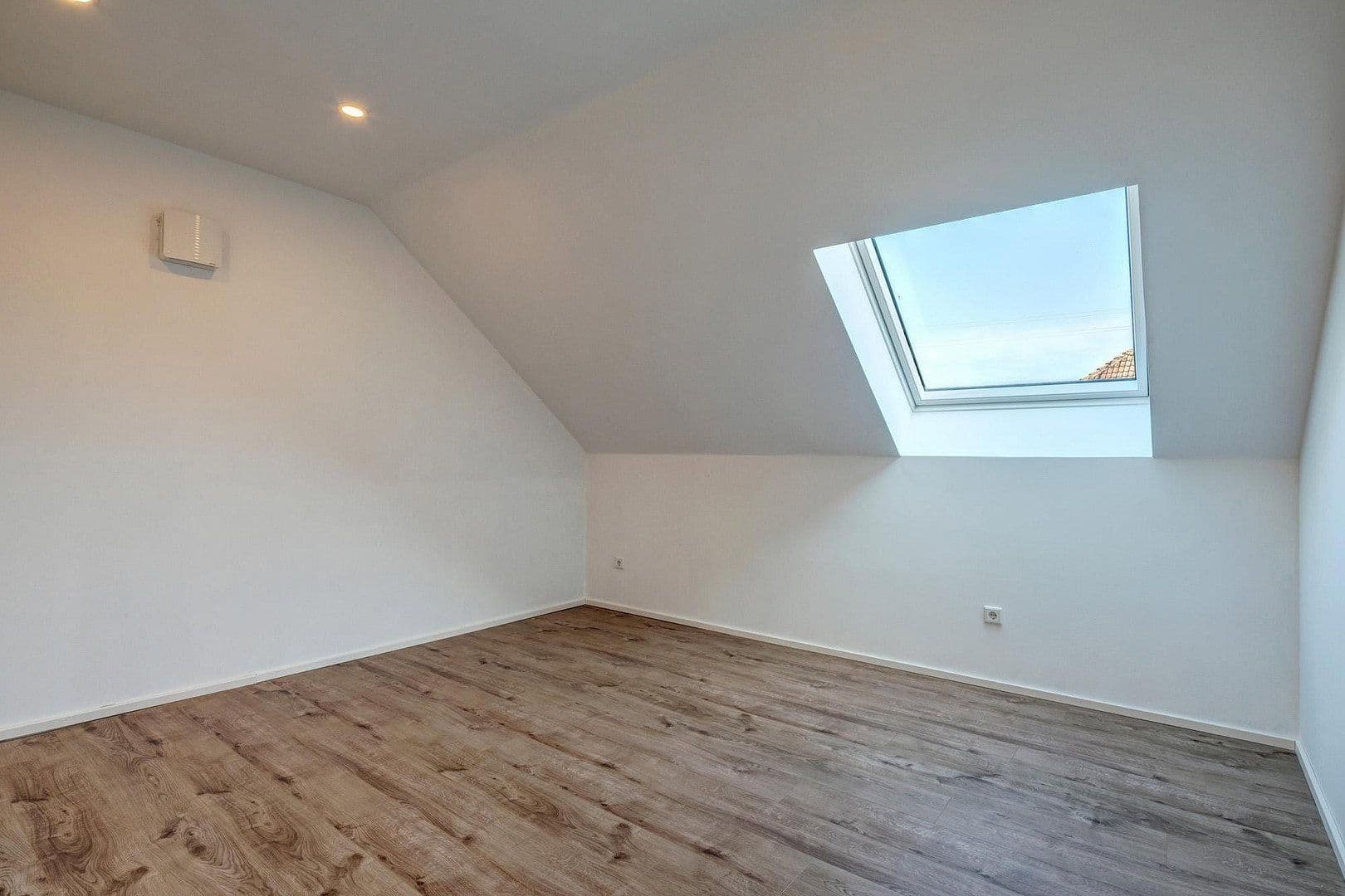 Pronájem bytu 2+1 73 m², Mühlbachstraße 15, Dirlewang, Bavorsko Pronájem bytu 2+1 73 m², Mühlbachstraße 15, Dirlewang, Bavorsko