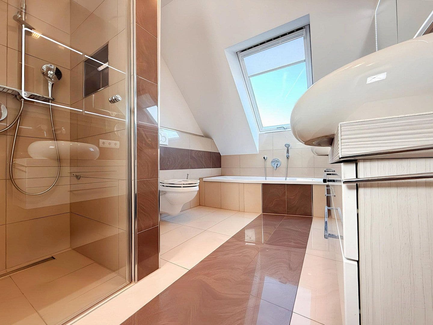 Prodej bytu 4+1 123 m², Hirschaid, Bavorsko Prodej bytu 4+1 123 m², Hirschaid, Bavorsko