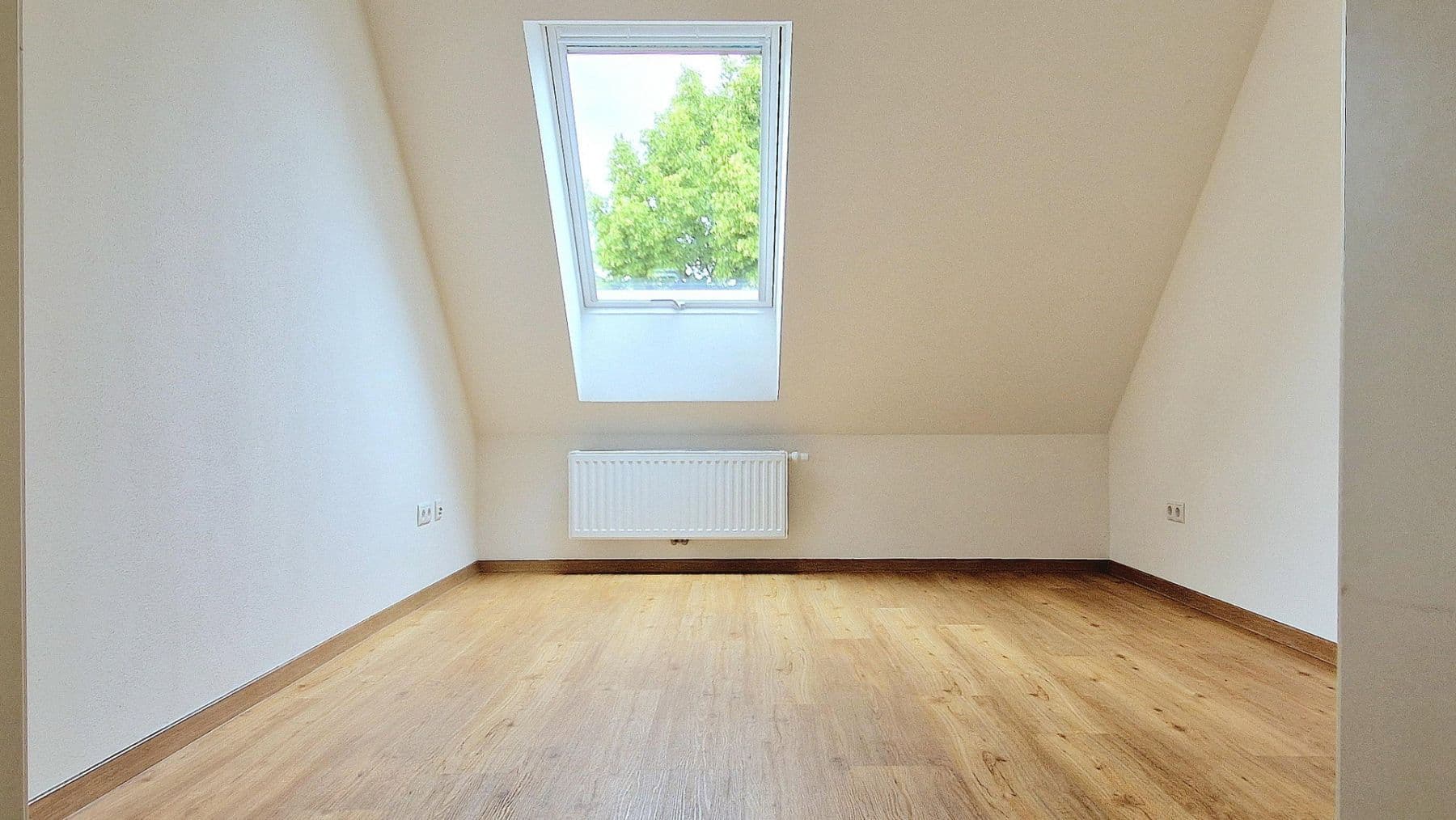 Prodej bytu 4+1 123 m², Hirschaid, Bavorsko Prodej bytu 4+1 123 m², Hirschaid, Bavorsko